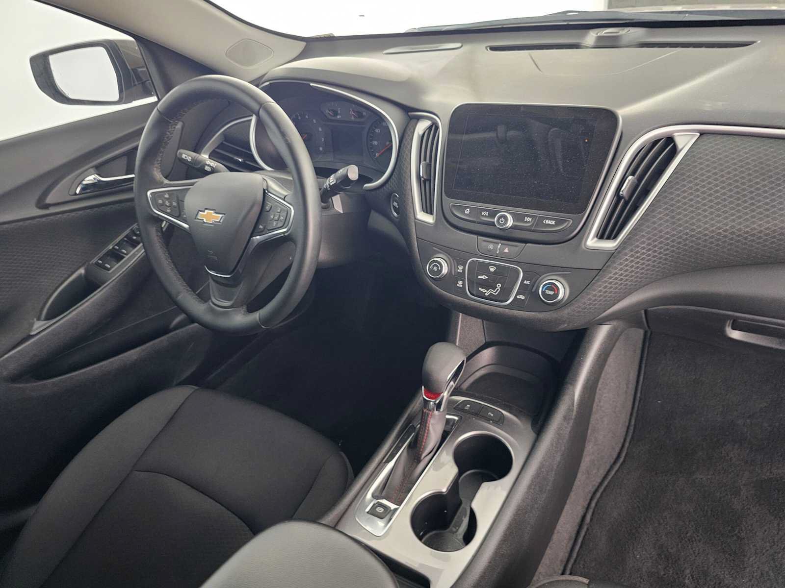 Used 2025 Chevrolet Malibu RS FWD image 11