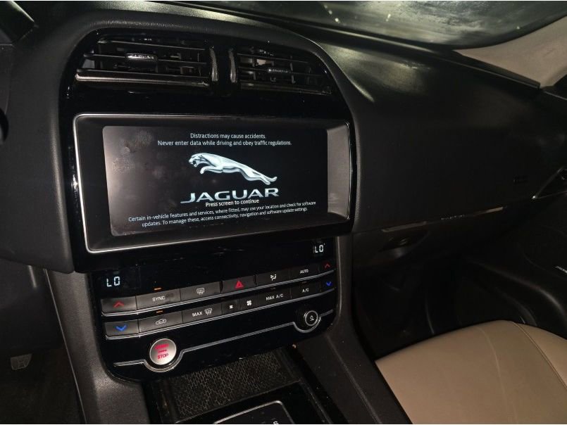 Used 2020 Jaguar F-PACE image 14