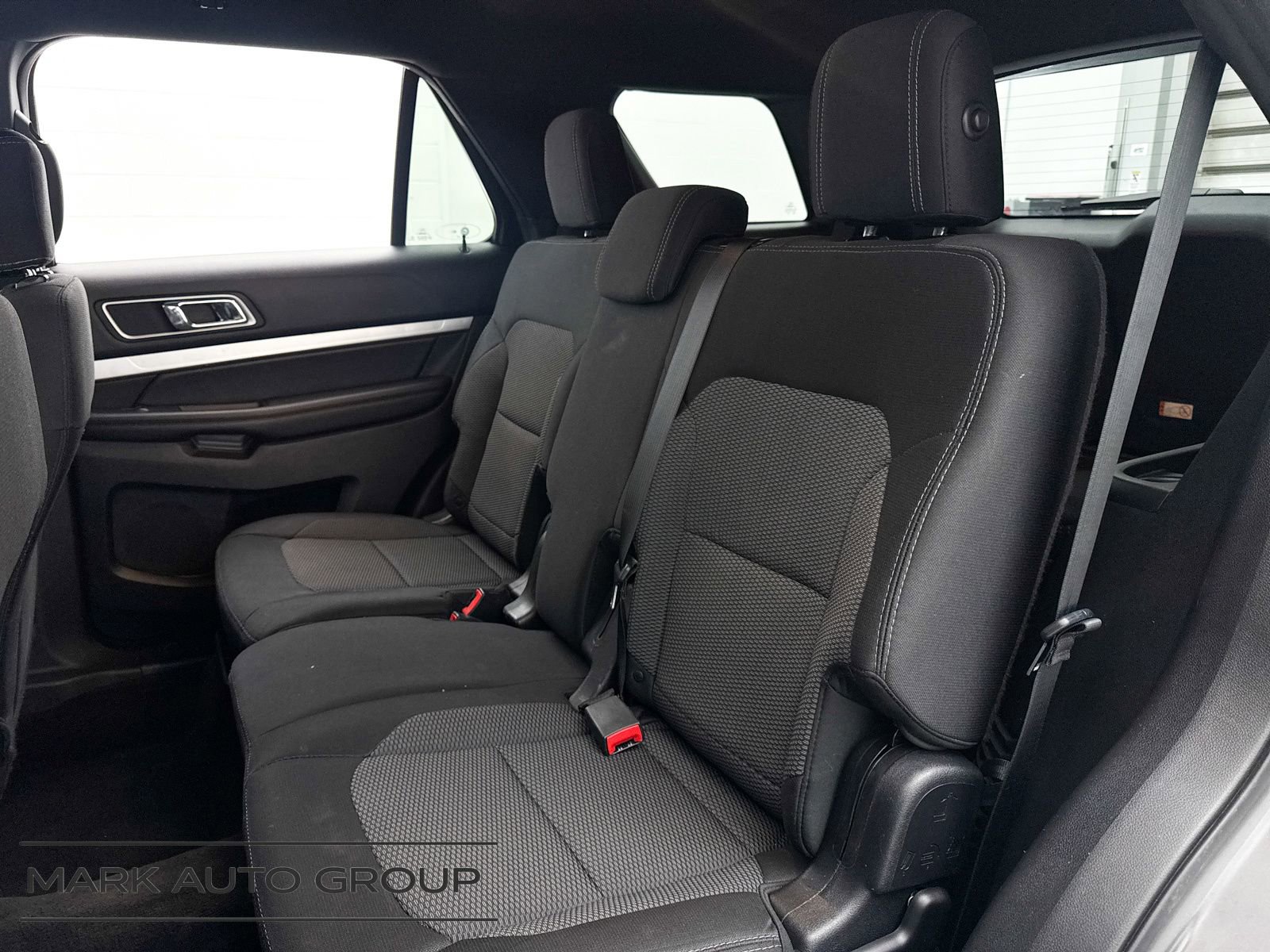 Used 2017 Ford Explorer XLT w/ Equipment Group 201A FWD image 27