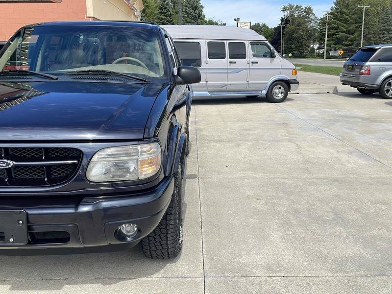 Used 2000 Ford Explorer Limited AWD/4WD image 5