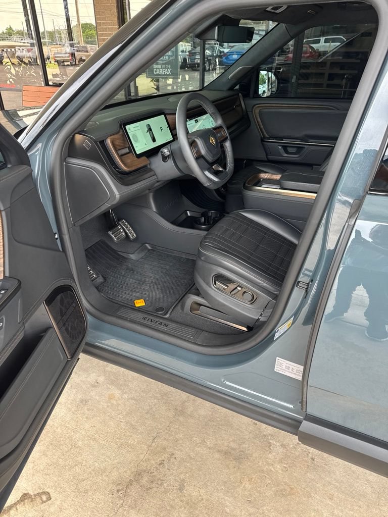 Used 2025 Rivian R1S Premium AWD/4WD image 15