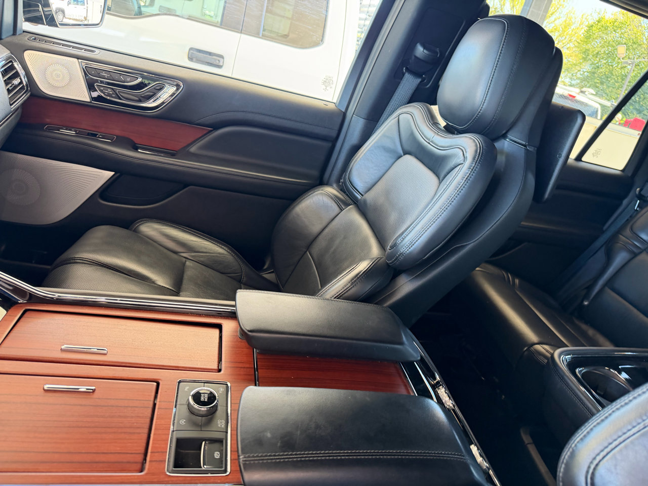 Used 2020 Lincoln Navigator Reserve w/ Luxury Package image 27