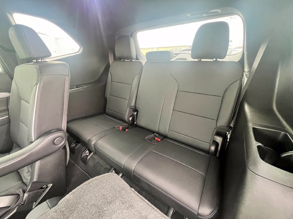 Used 2025 Buick Enclave Preferred w/ Power Package FWD image 37