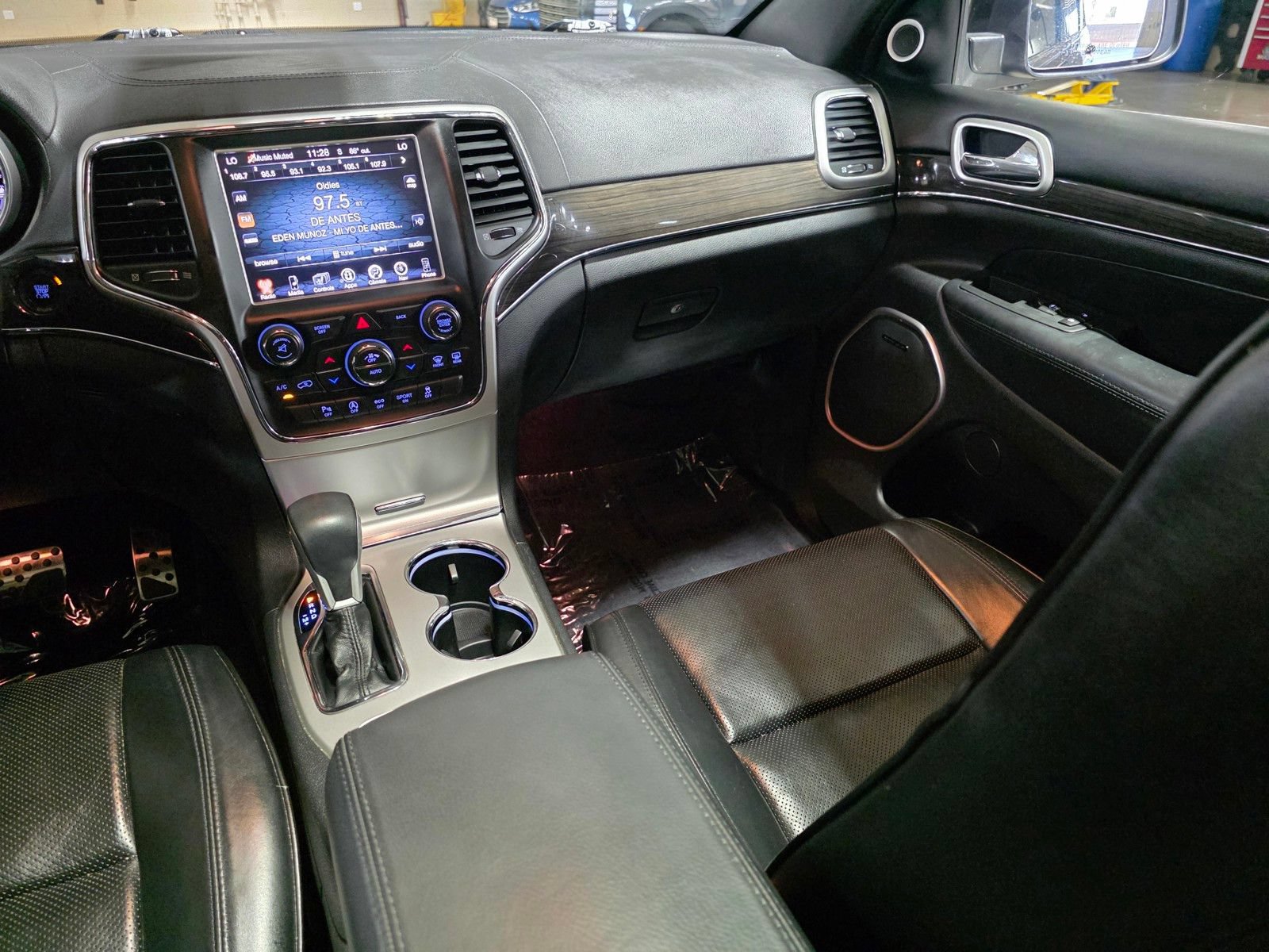 Used 2016 Jeep Grand Cherokee High Altitude AWD/4WD image 17