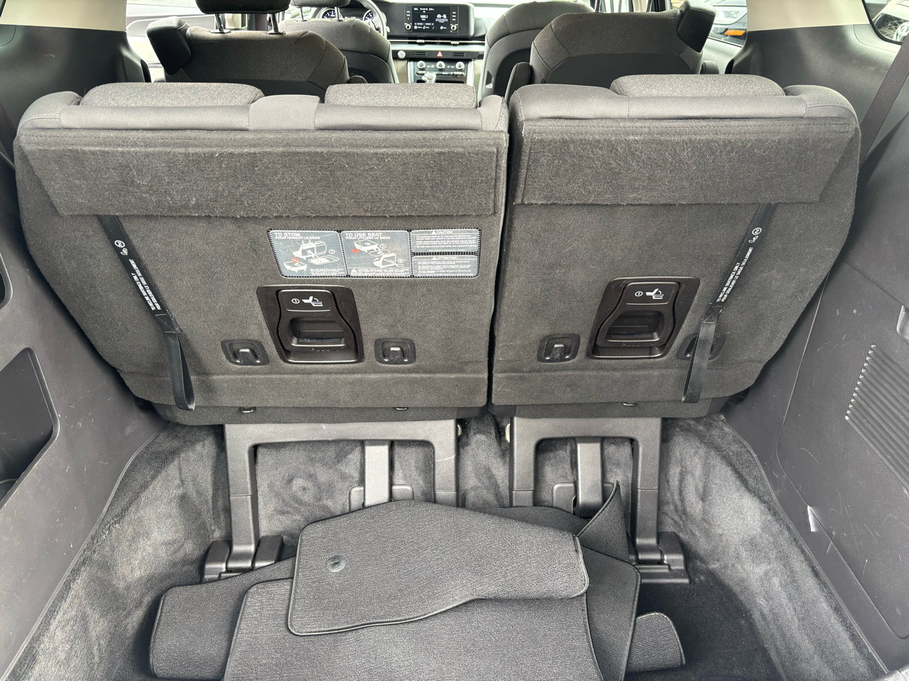 Used 2022 Kia Carnival LX image 14