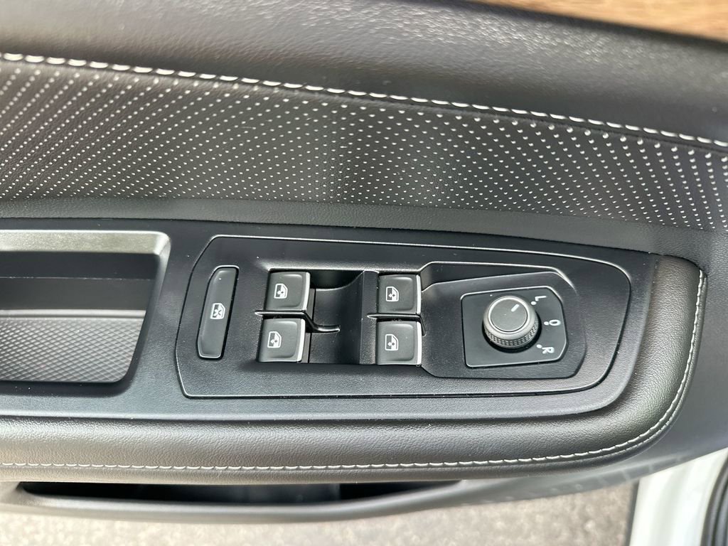 Used 2025 Volkswagen Atlas SE image 41