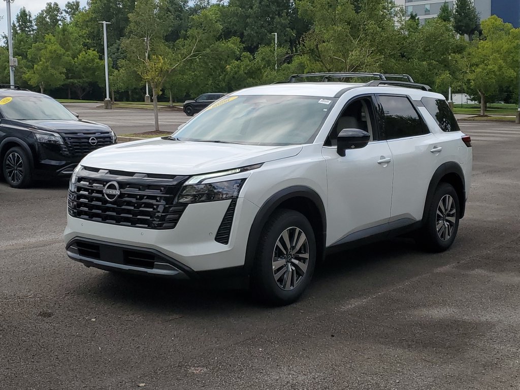 New 2026 Nissan Pathfinder SL FWD image 2