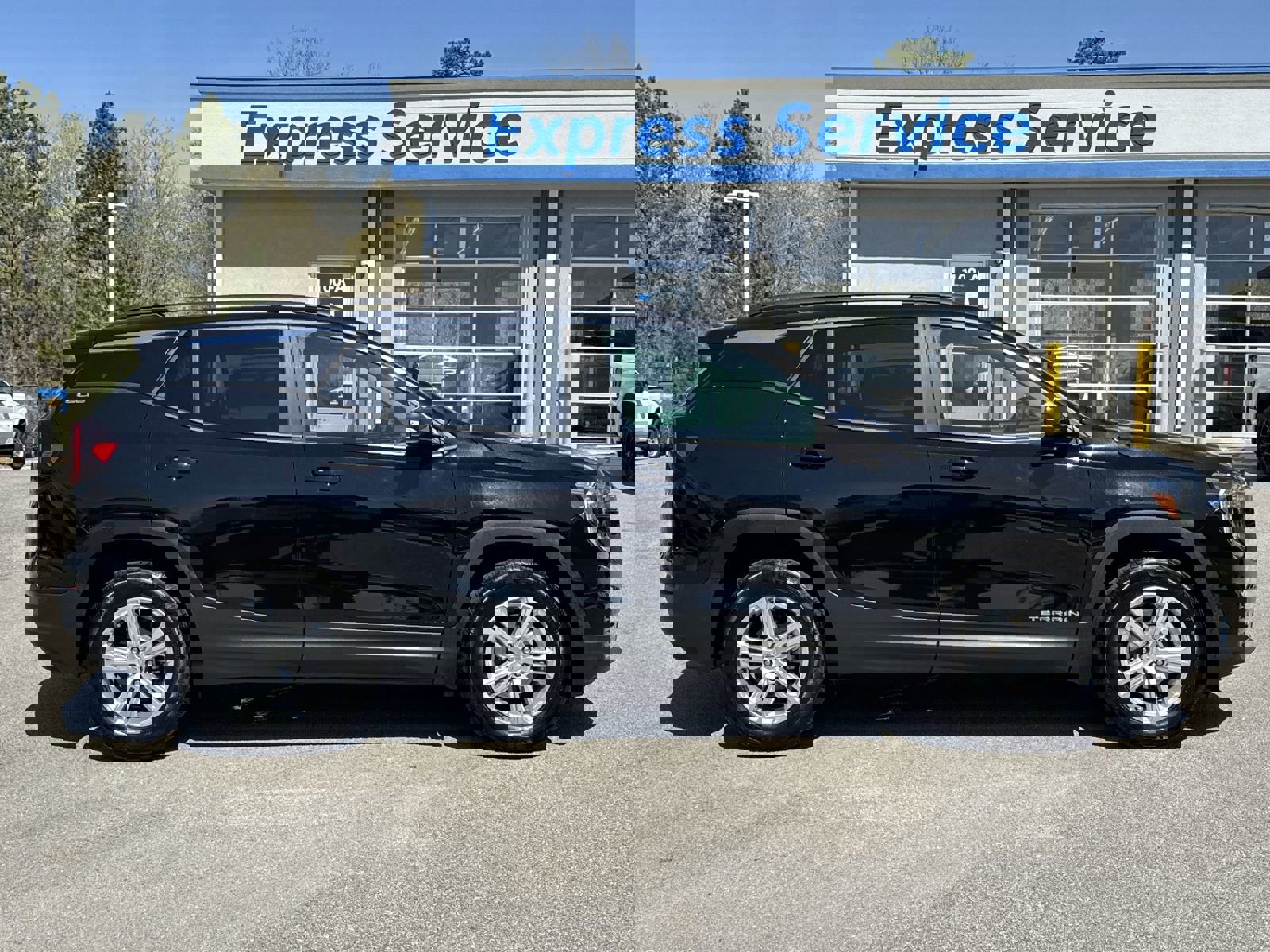 Certified 2024 GMC Terrain SLE w/ Driver Convenience Package image 11