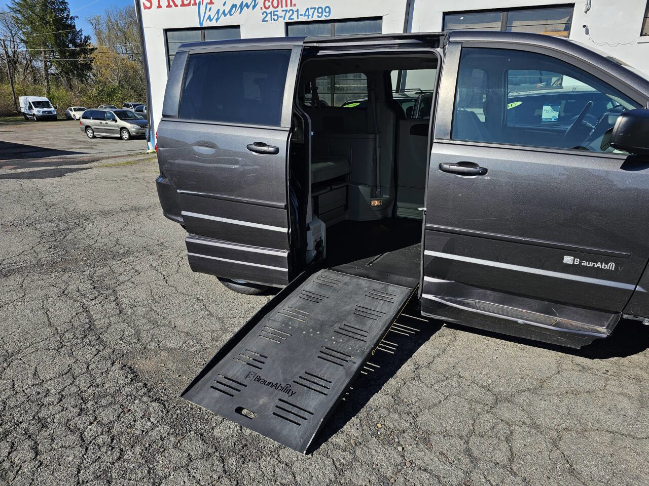 Used 2016 Dodge Grand Caravan SE w/ Quick Order Package 29E SE image 1