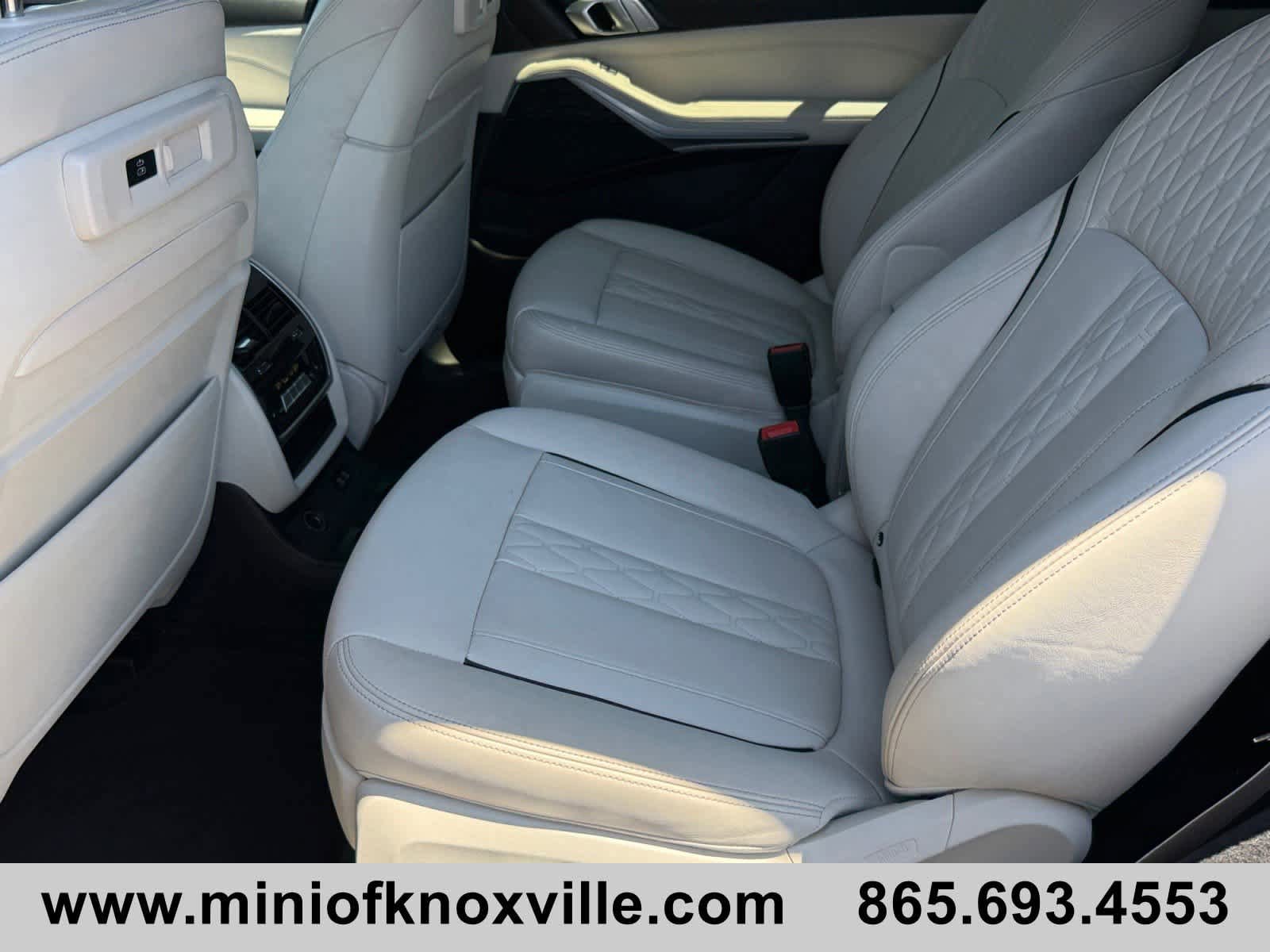 Used 2022 BMW X7 xDrive40i w/ M Sport Package AWD/4WD image 16