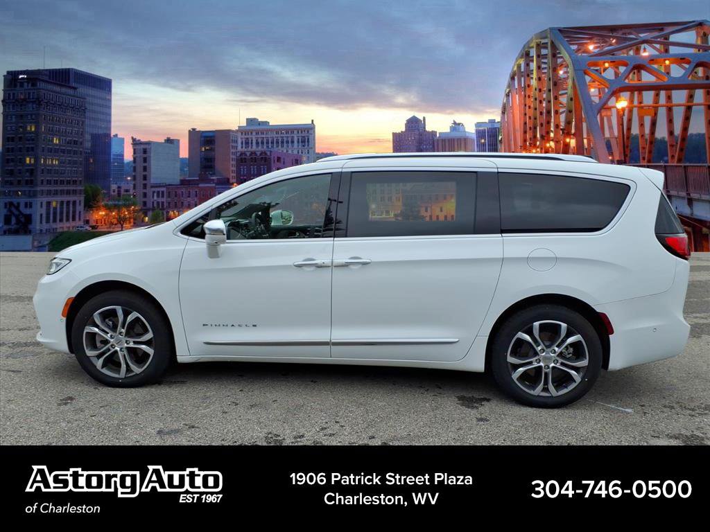 Used 2024 Chrysler Pacifica Pinnacle AWD/4WD image 6