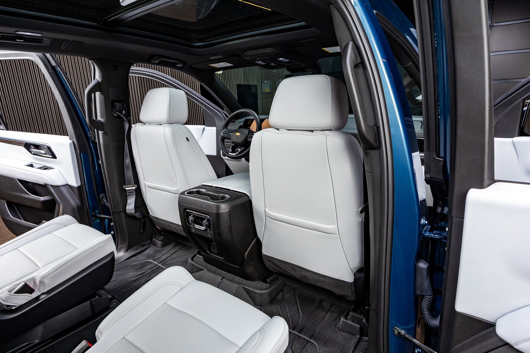 Used 2025 Chevrolet Suburban Premier w/ Sun And Tow Package image 28