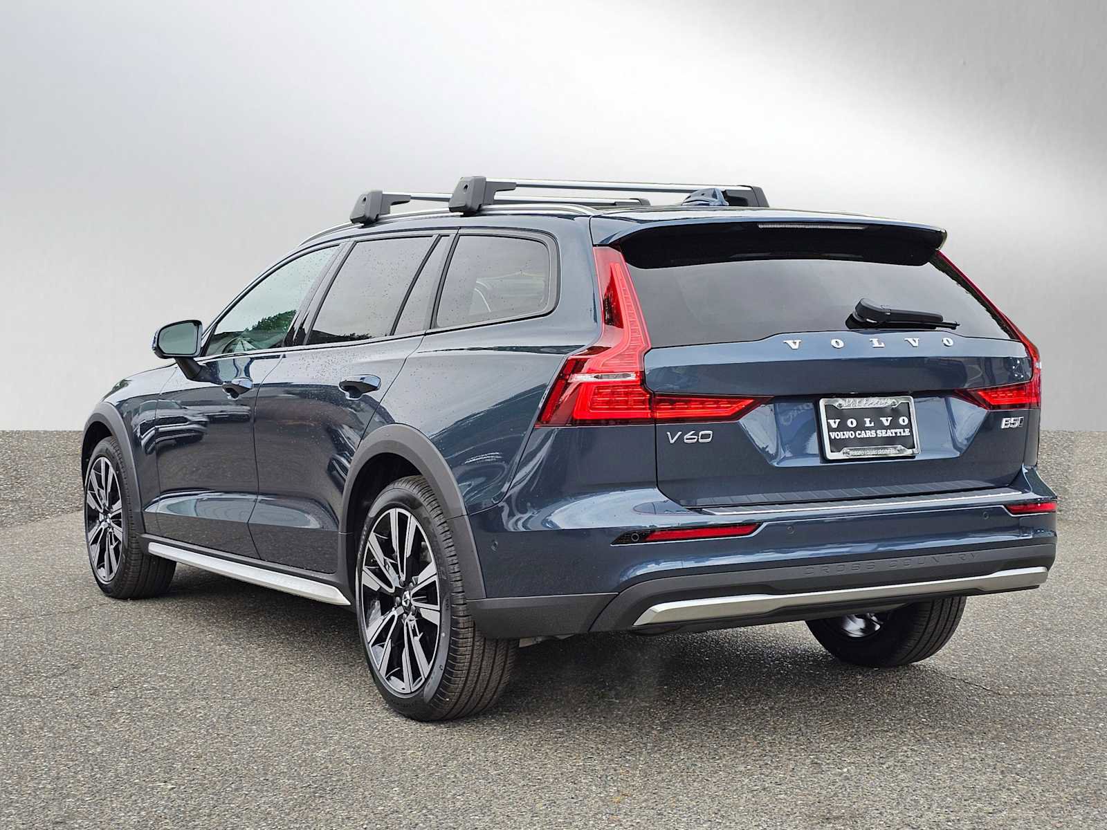 New 2026 Volvo V60 B5 Cross Country Ultra w/ Climate Package image 5