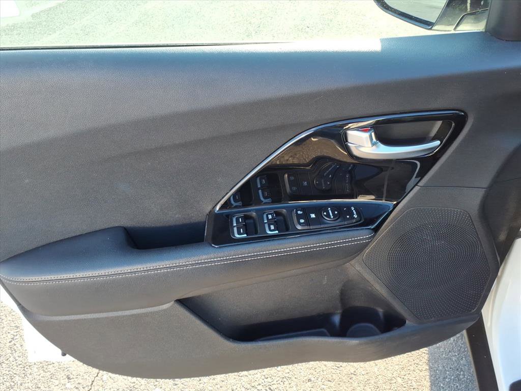Used 2019 Kia Niro EX image 23