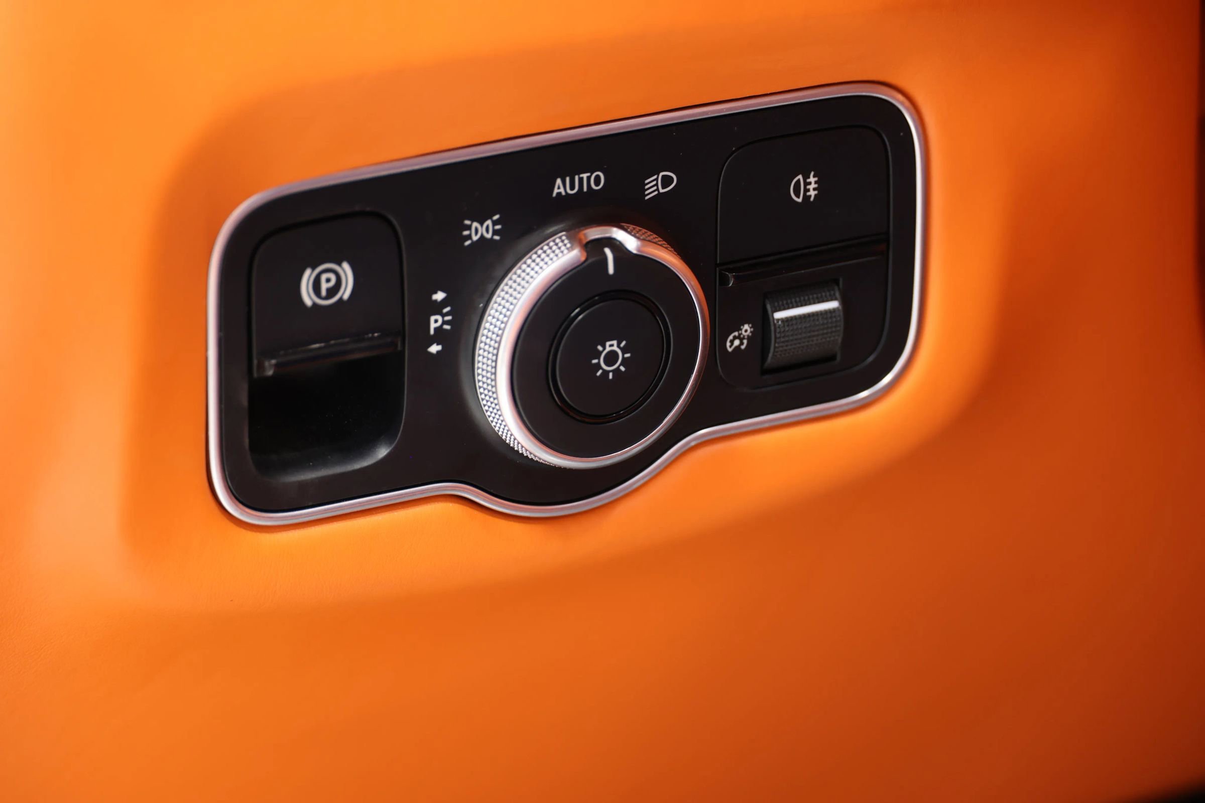 Used 2022 Aston Martin DBS Superleggera Volante RWD image 33