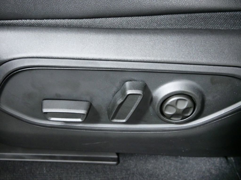 Used 2024 Jeep Grand Cherokee Altitude image 38