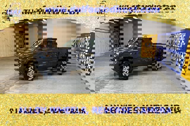 Used 2025 Toyota Tacoma SR5 AWD/4WD image 5