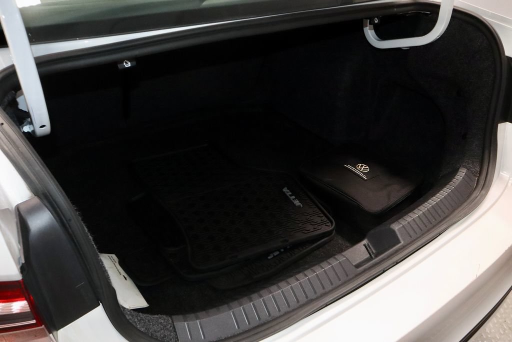 Used 2023 Volkswagen Jetta SE FWD image 13