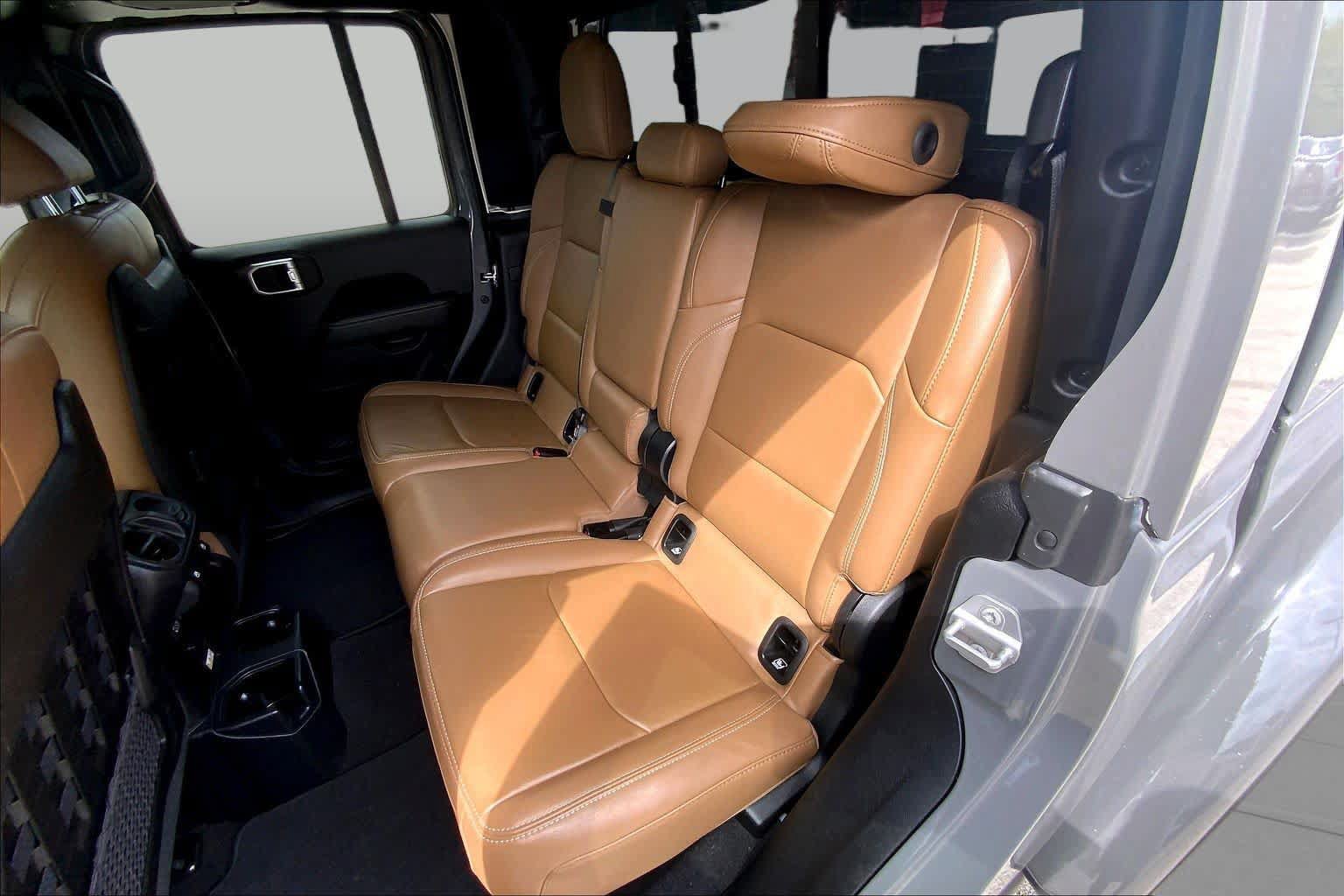 Used 2021 Jeep Gladiator Rubicon AWD/4WD image 18