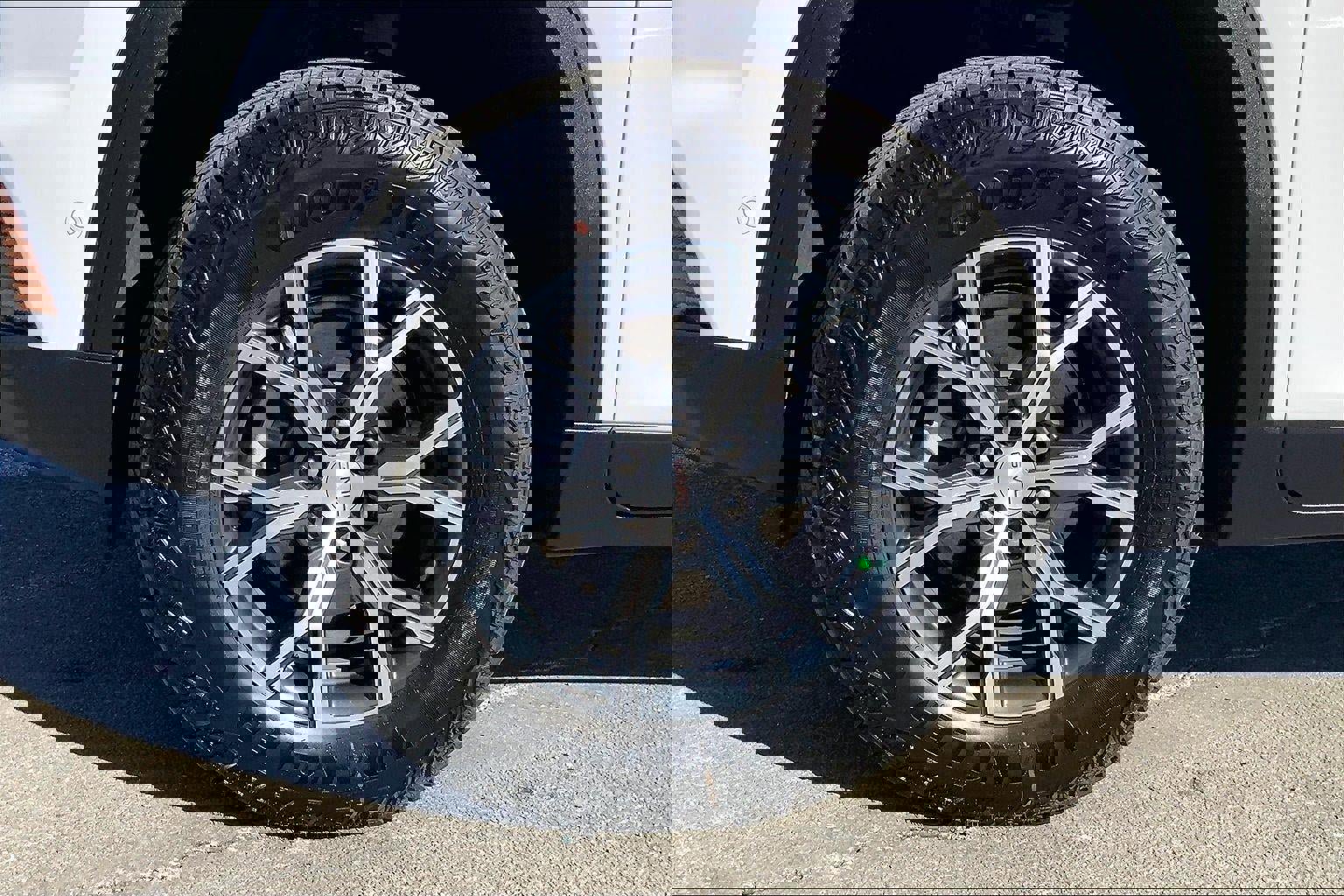 Used 2026 GMC Acadia AT4 w/ Super Cruise Package image 9