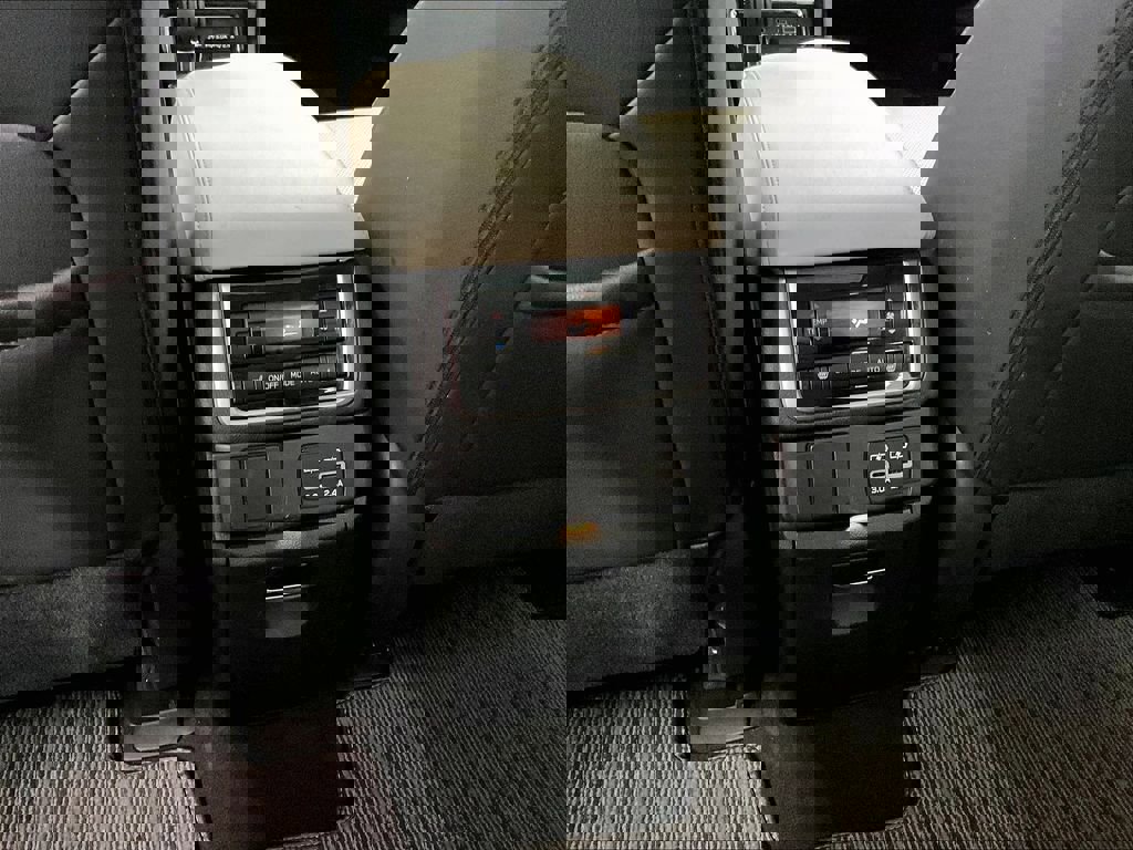 Used 2023 Subaru Ascent Limited w/ Technology Package AWD/4WD image 28