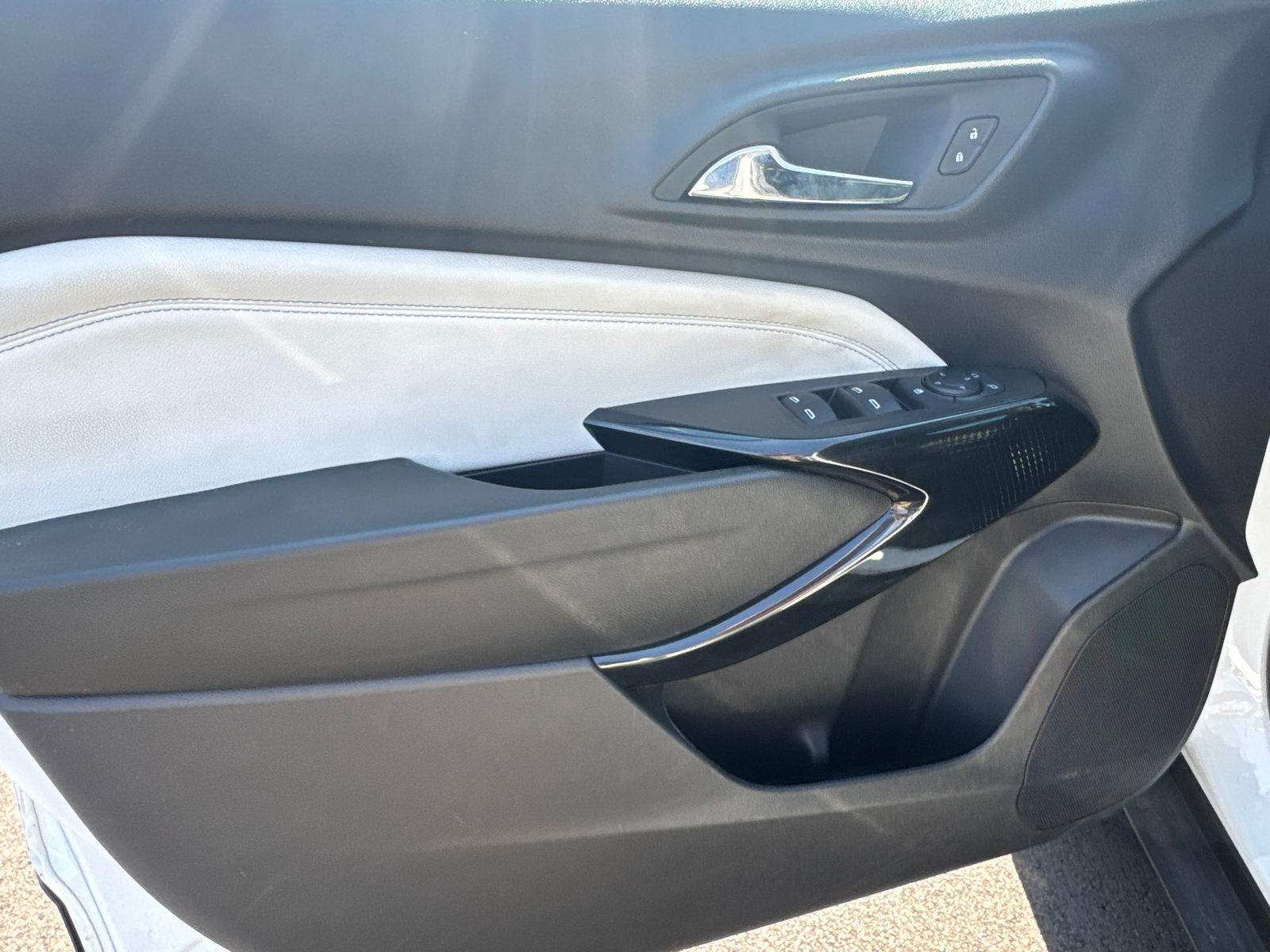 Used 2025 Chevrolet Trax LT FWD image 7