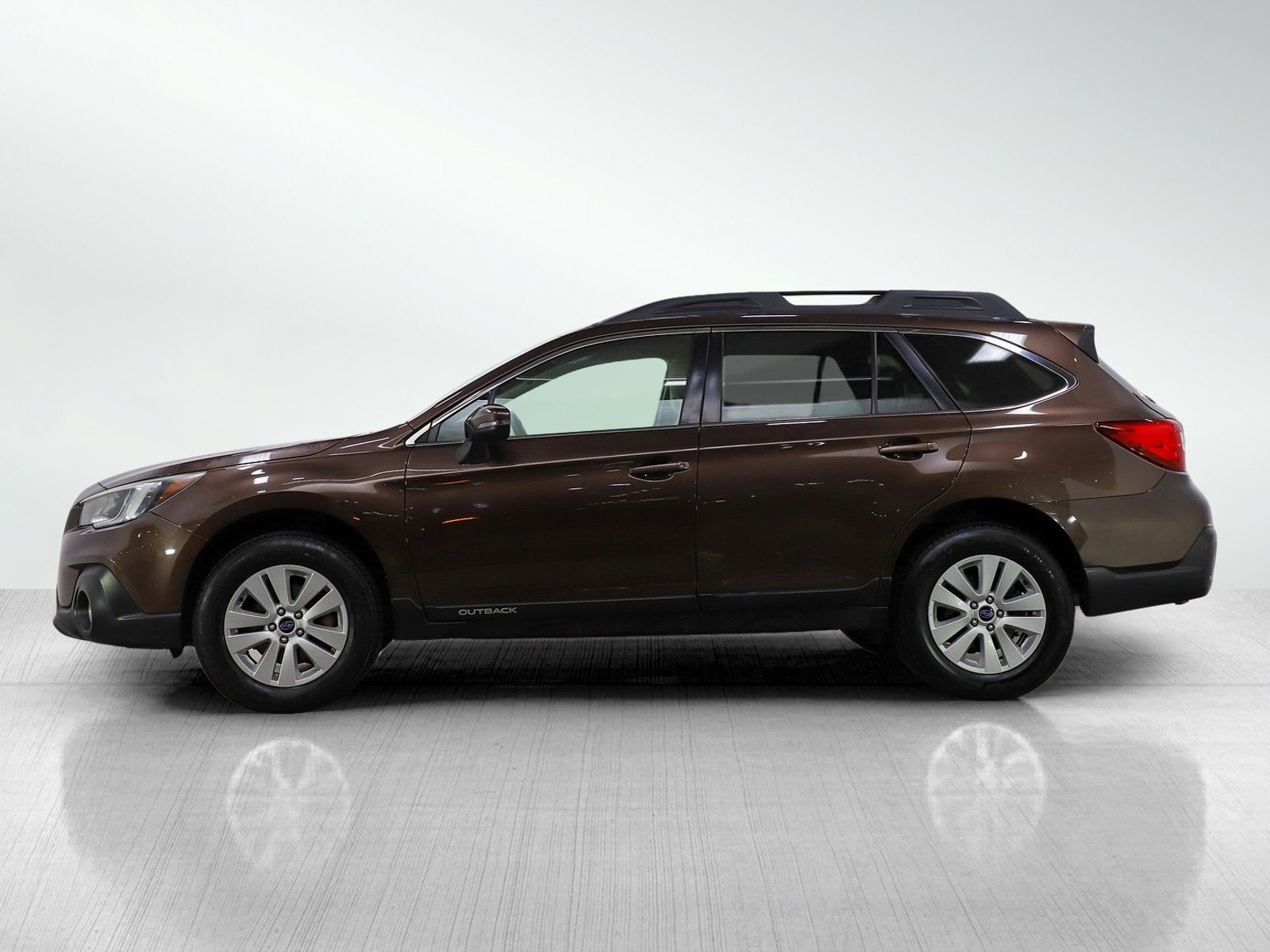 Used 2019 Subaru Outback 2.5i Premium AWD/4WD image 2