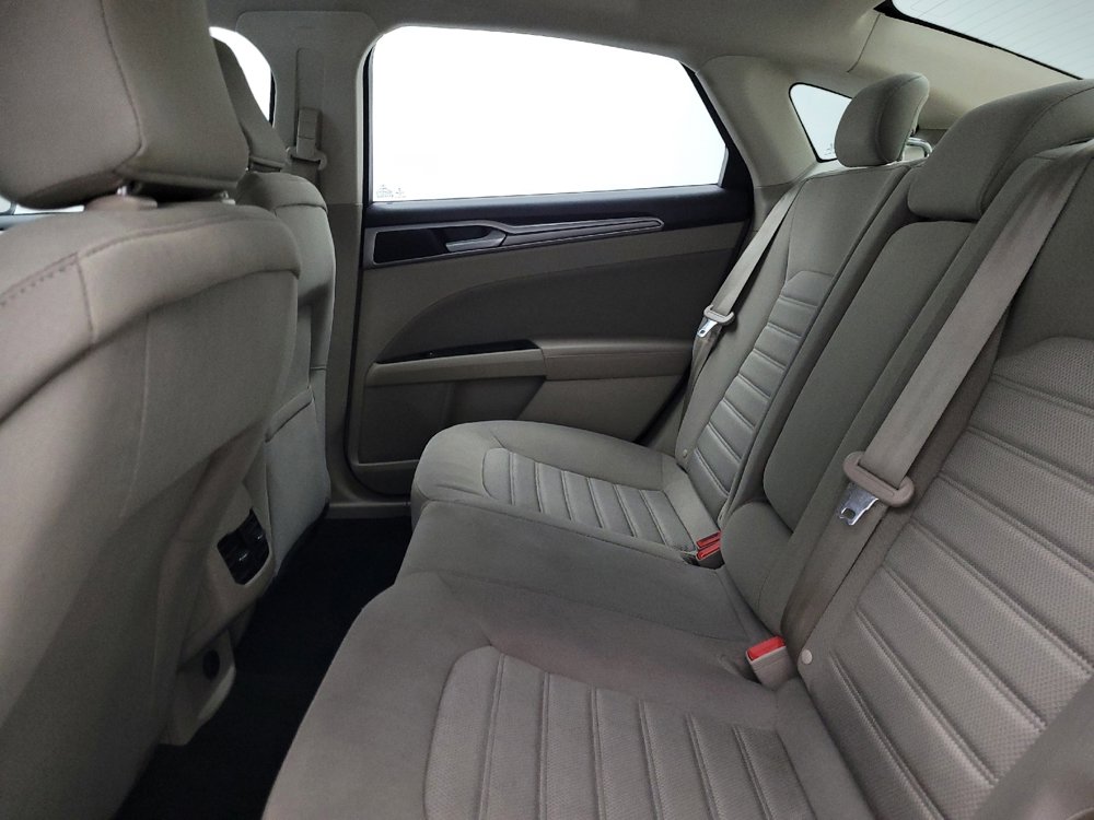 Used 2020 Ford Fusion SE image 18