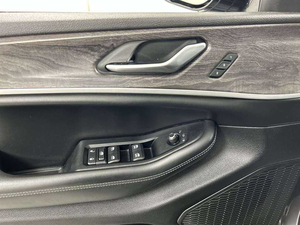 Used 2024 Jeep Grand Cherokee L Limited AWD/4WD image 11