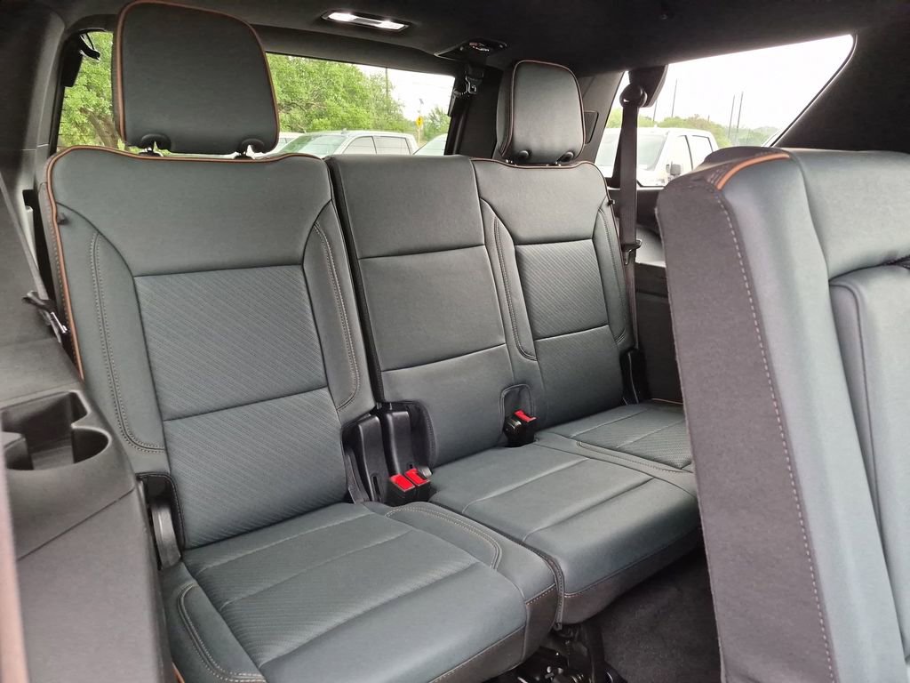 Certified 2025 GMC Yukon AT4 w/ Premium Trailering Package AWD/4WD image 36