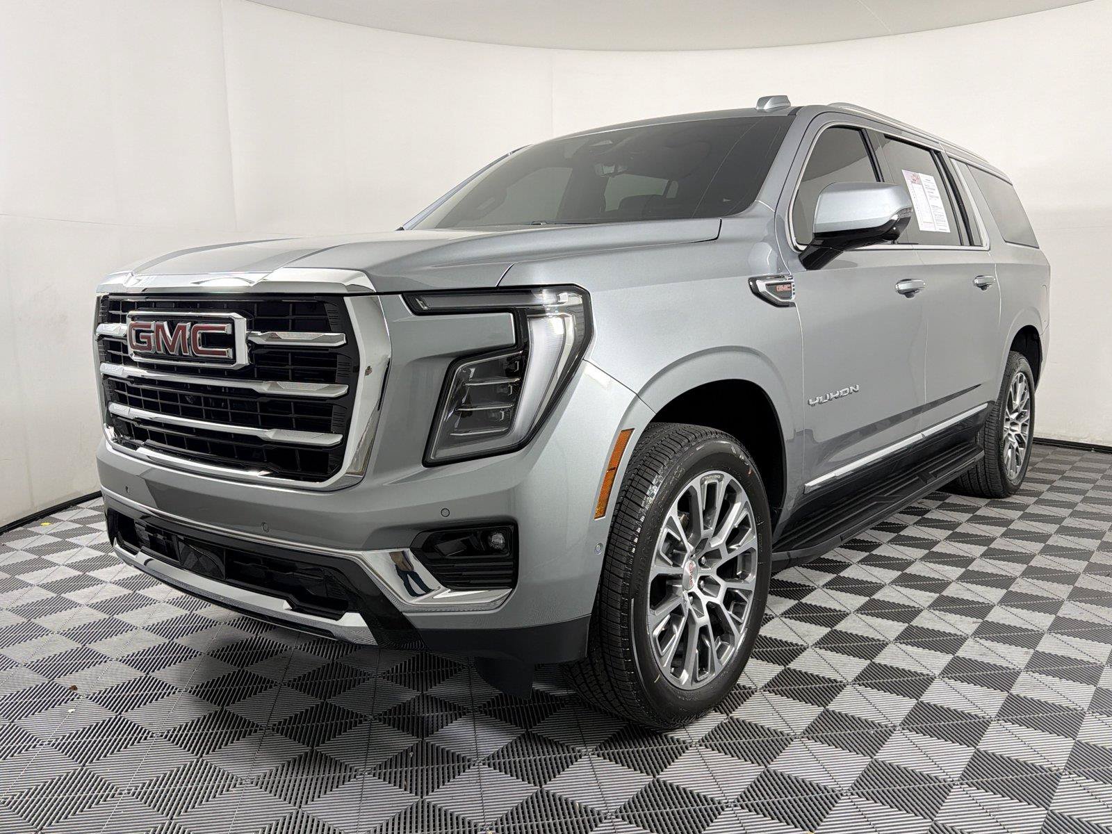 Used 2026 GMC Yukon XL Elevation w/ Elevation Premium Package RWD image 3