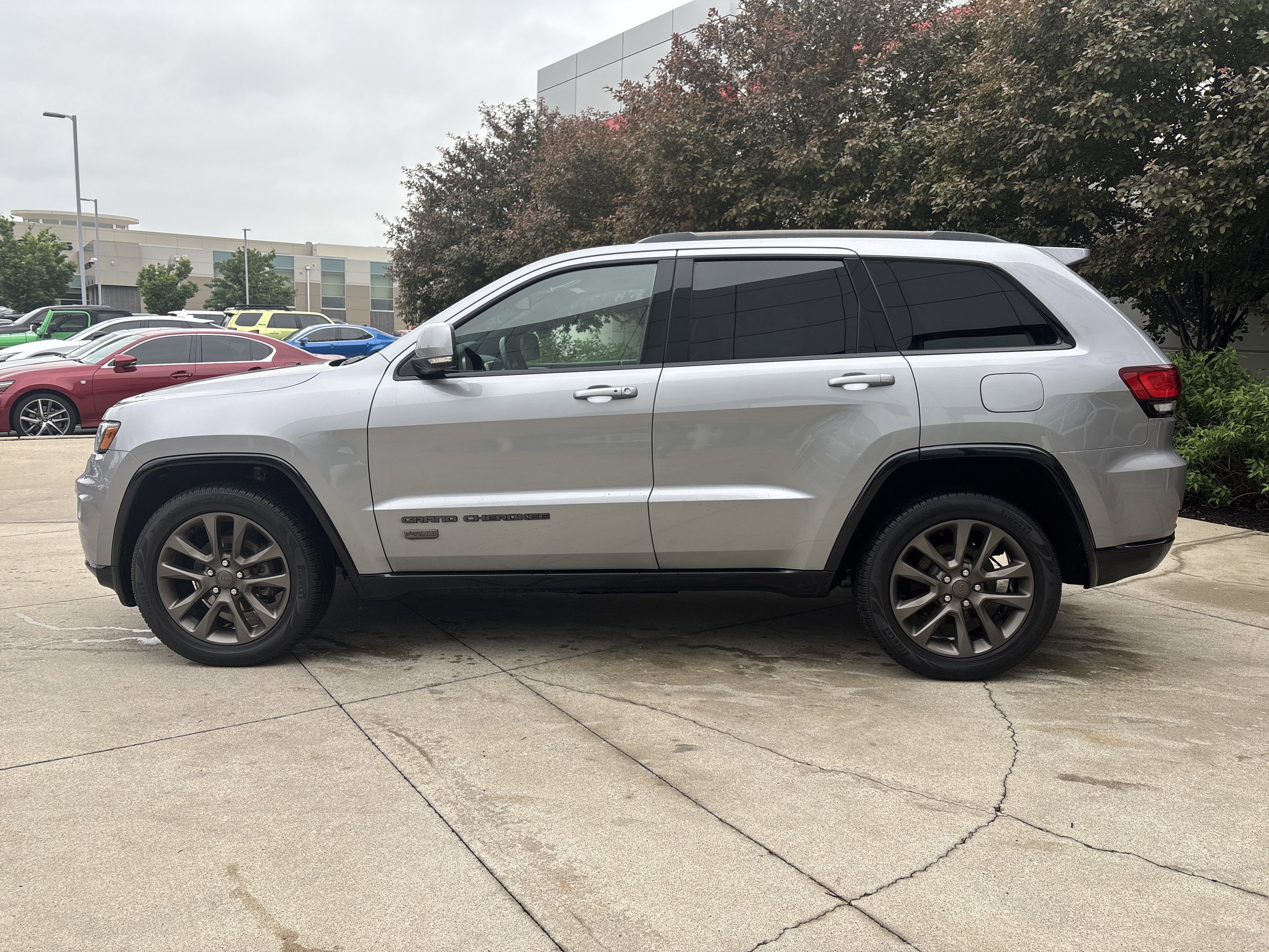 Used 2016 Jeep Grand Cherokee Limited 75th Anniversary AWD/4WD image 8