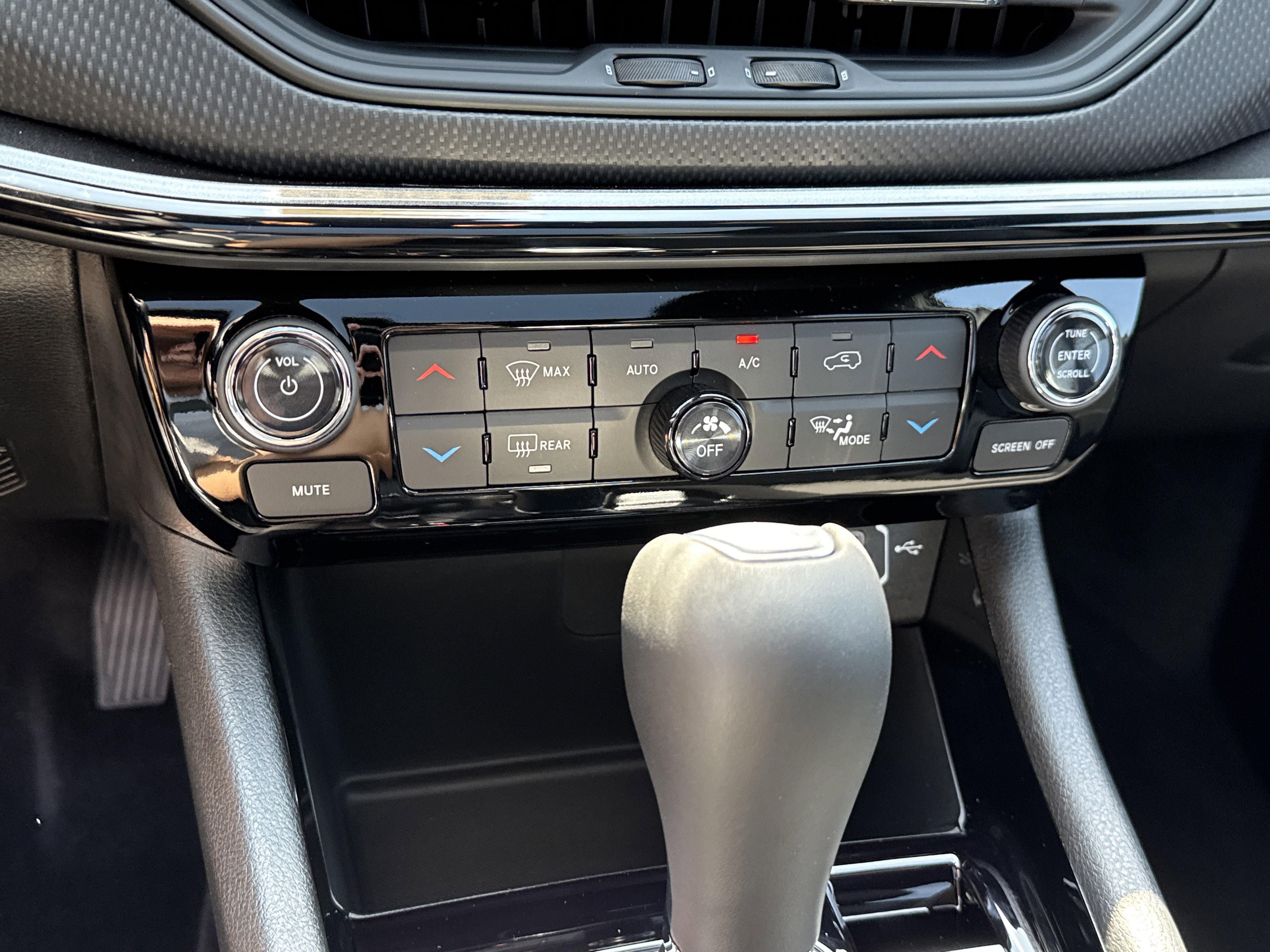 New 2025 Jeep Compass Latitude w/ Sun & Sound Group image 34