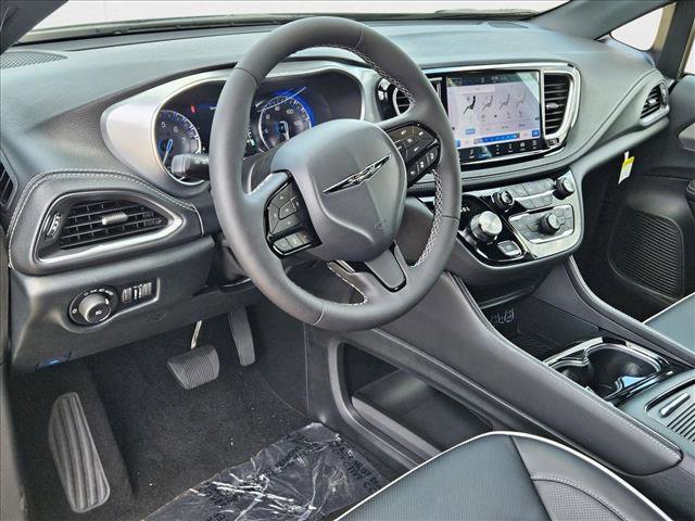 New 2025 Chrysler Pacifica Limited image 8