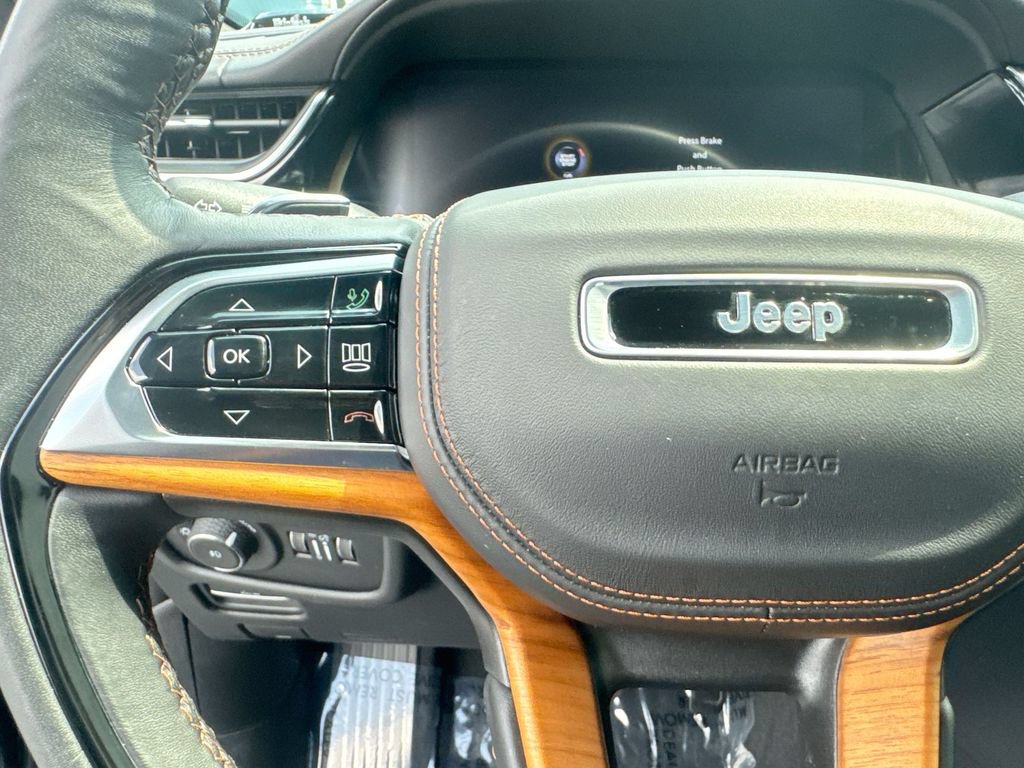 Used 2025 Jeep Grand Cherokee L Summit AWD/4WD image 17