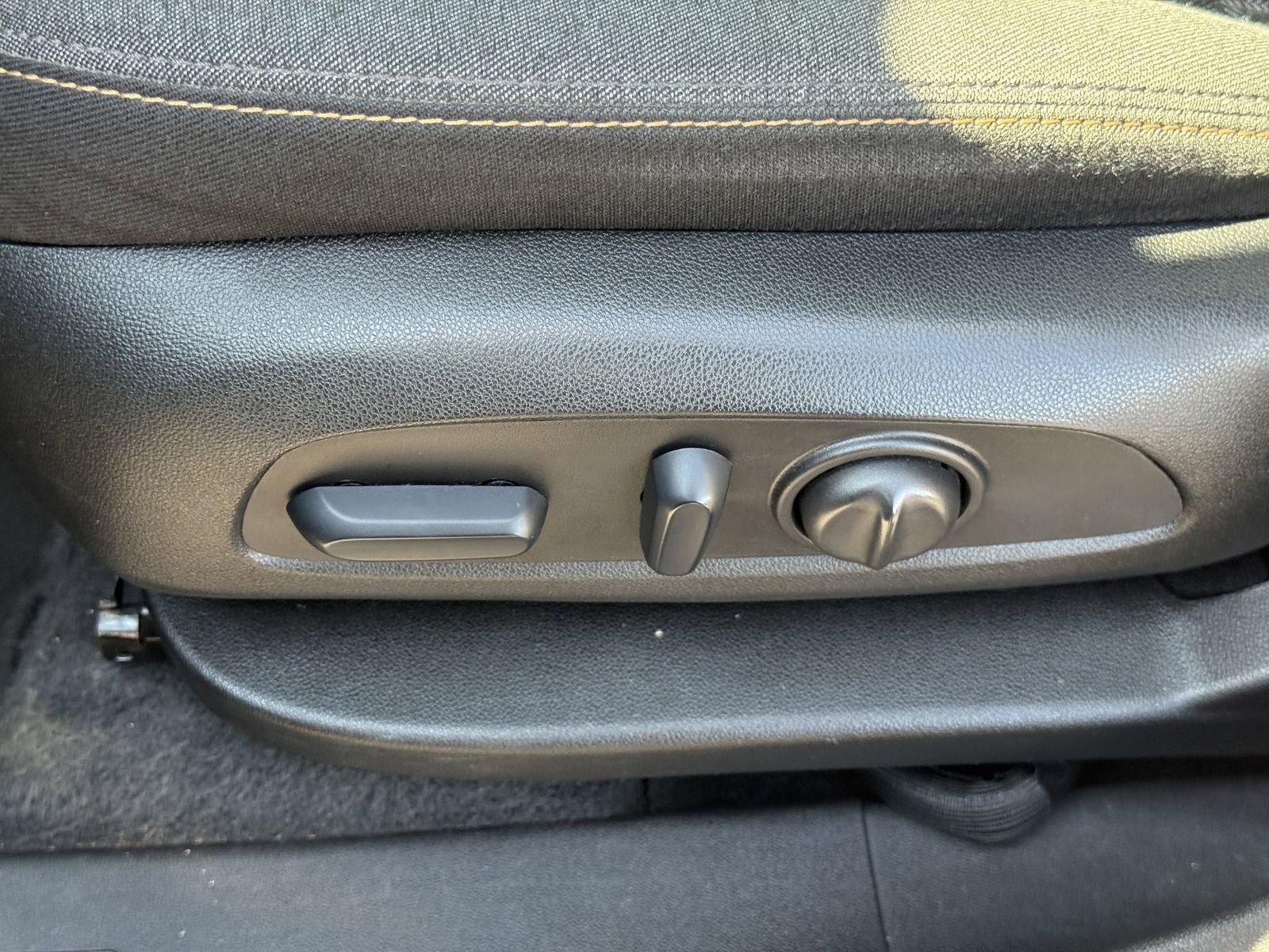 Used 2024 Chevrolet Equinox LT FWD image 16