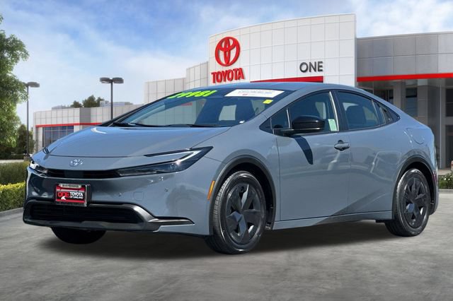Certified 2025 Toyota Prius LE FWD image 10