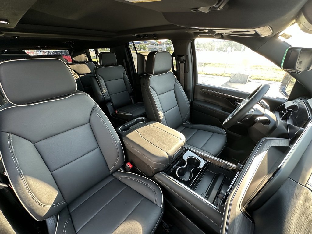 New 2025 Chevrolet Suburban Premier image 7