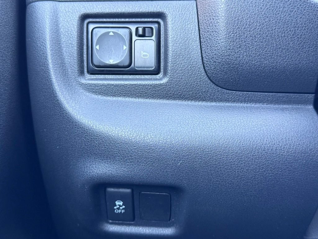 Used 2018 Nissan Versa Note S FWD image 25