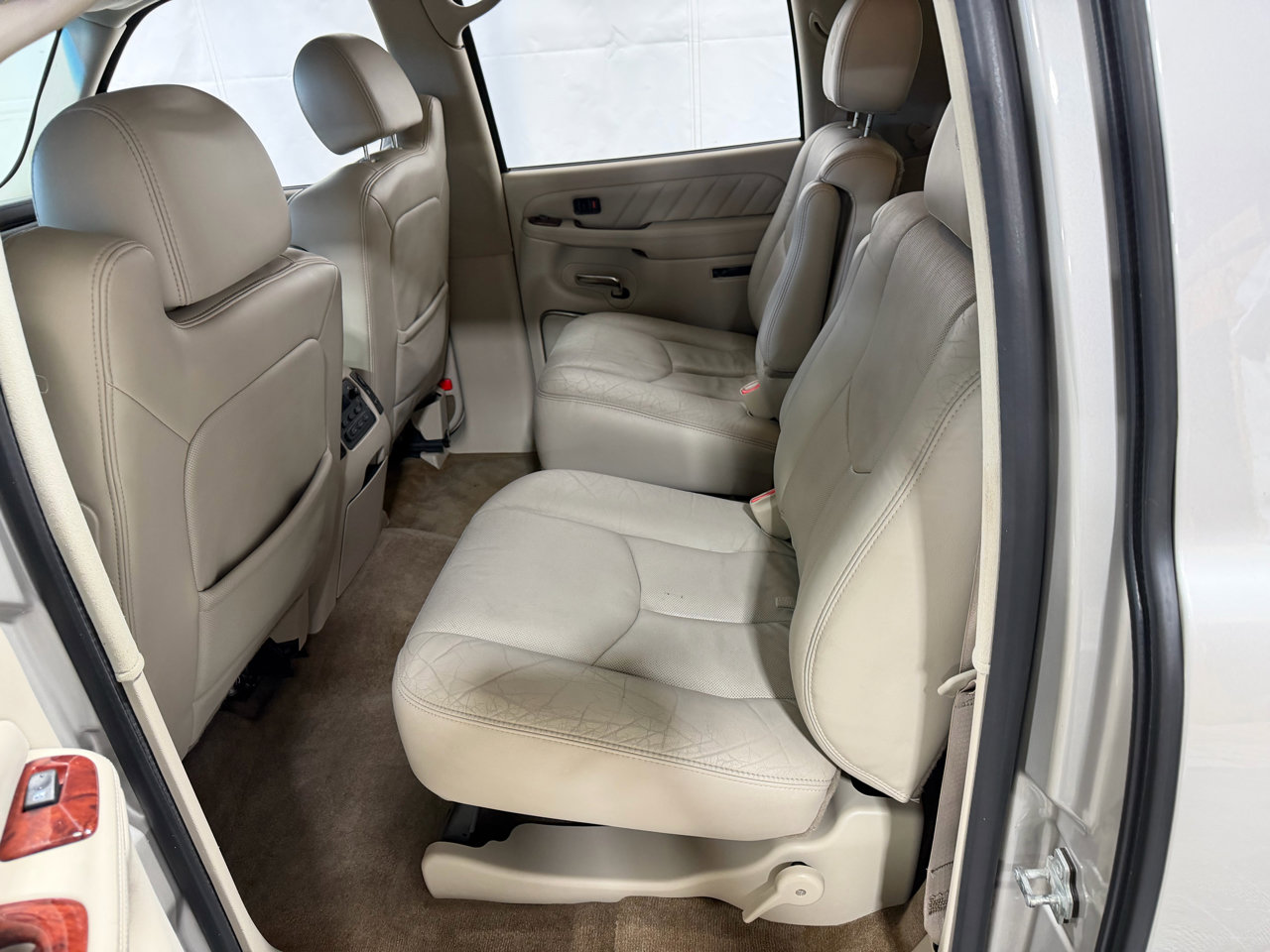 Used 2004 Cadillac Escalade ESV Platinum image 21