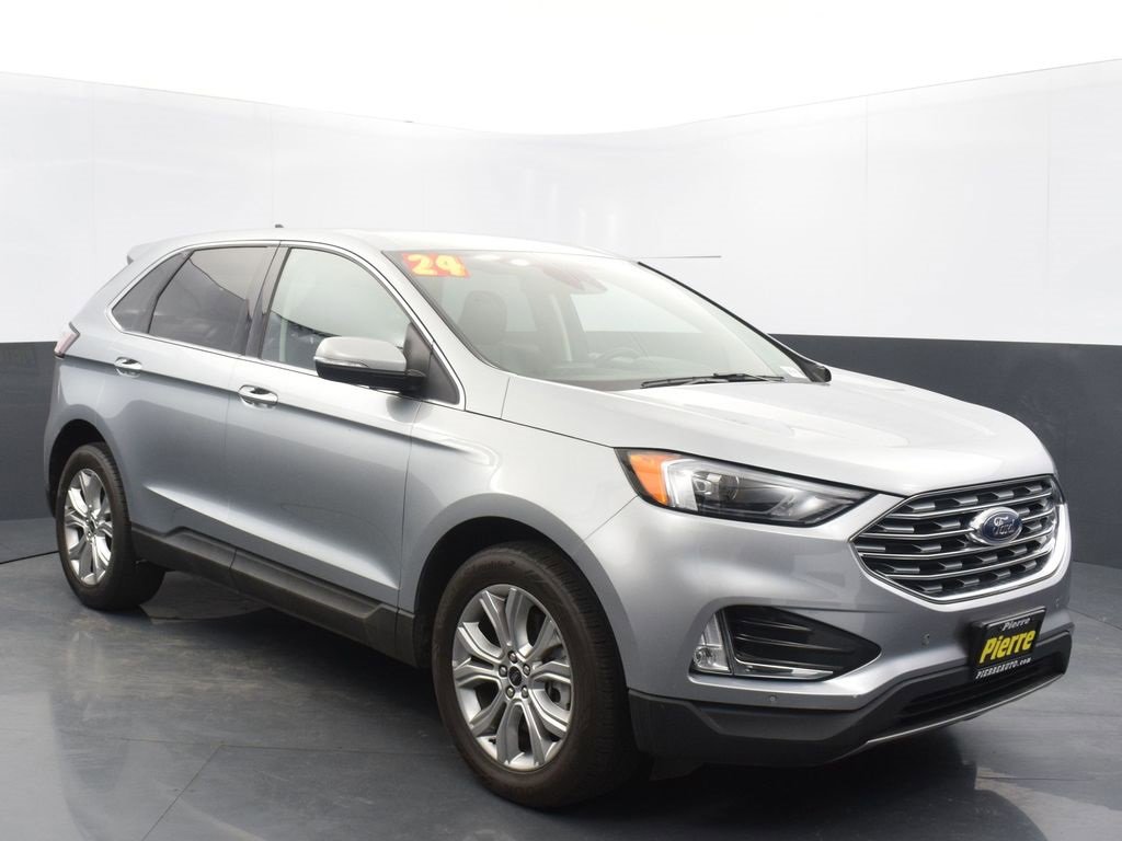 Used 2024 Ford Edge Titanium image 3