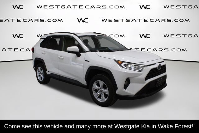 Used 2019 Toyota RAV4 XLE AWD/4WD image 2