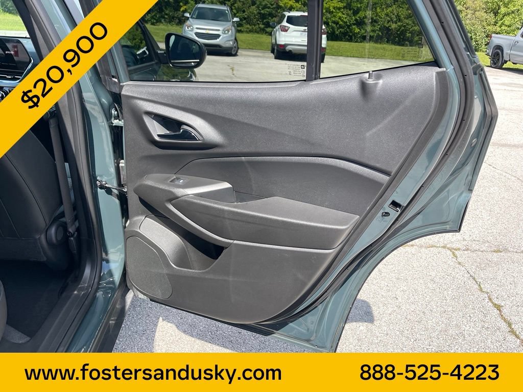Used 2025 Chevrolet Trax LT w/ Driver Confidence Package FWD image 18