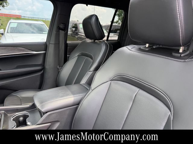 Used 2025 Jeep Grand Cherokee Limited w/ Luxury Tech Group II AWD/4WD image 14