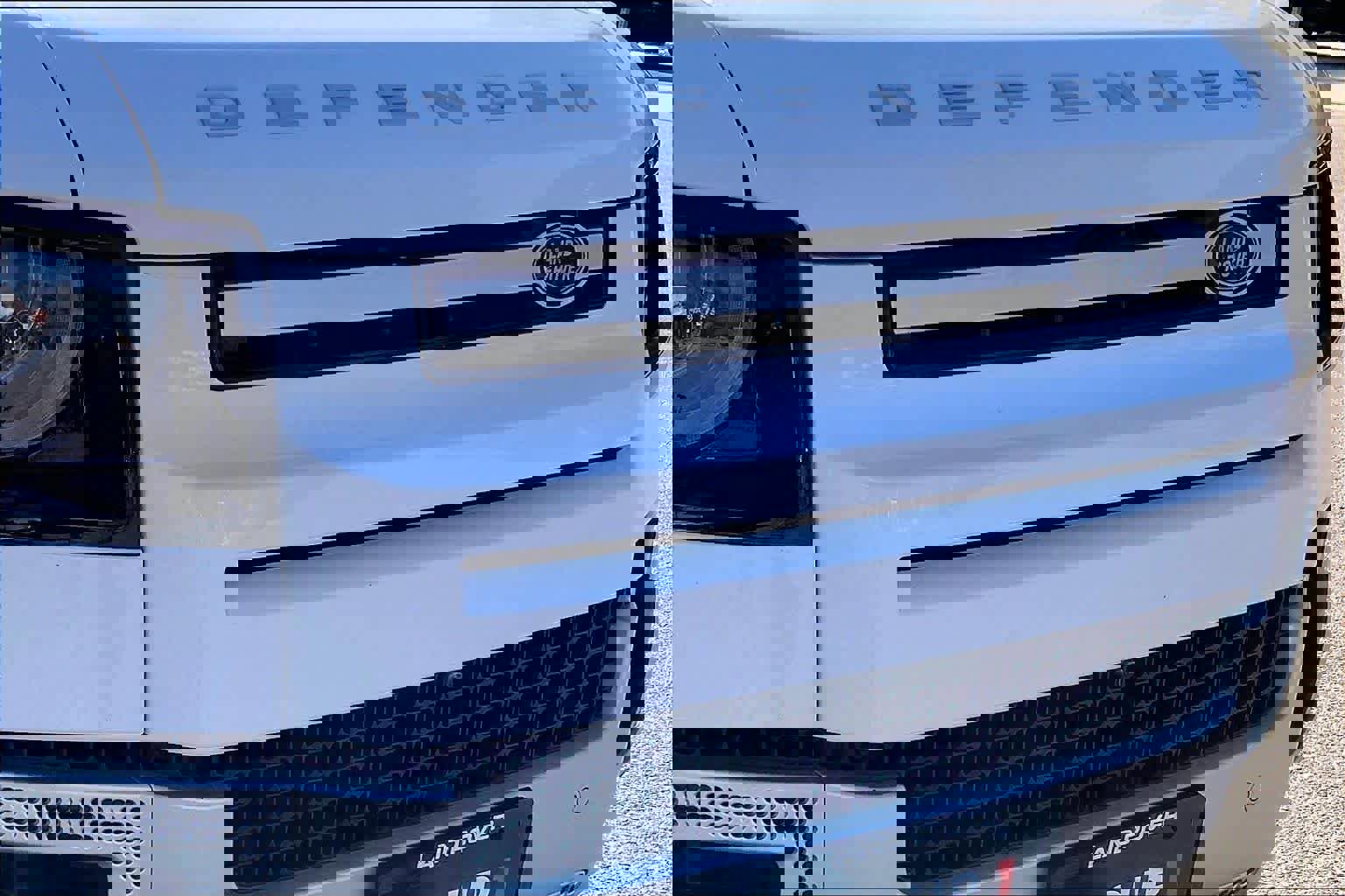 Used 2023 Land Rover Defender 110 SE image 28