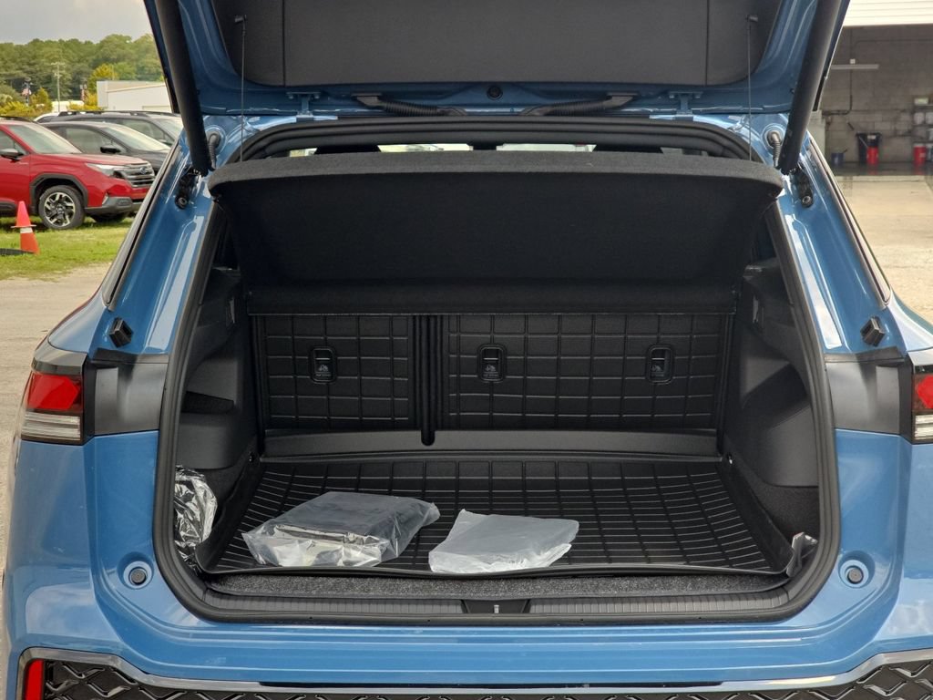New 2026 Volkswagen Tiguan SE R-Line AWD/4WD image 11