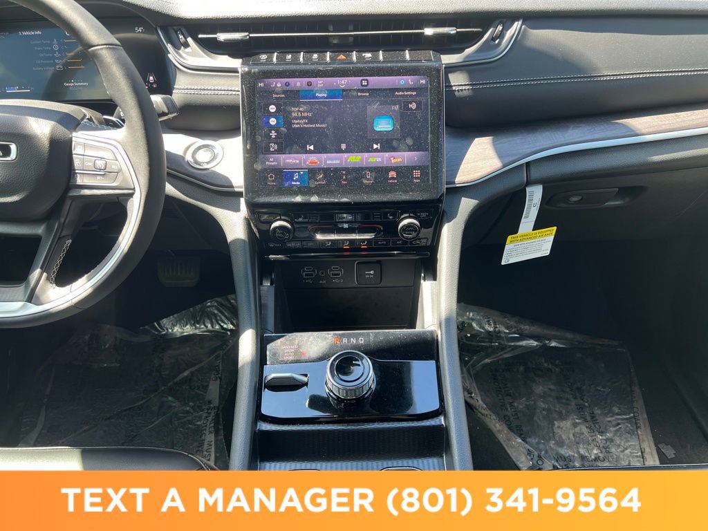 Used 2025 Jeep Grand Cherokee Limited w/ Black Appearance Package image 17