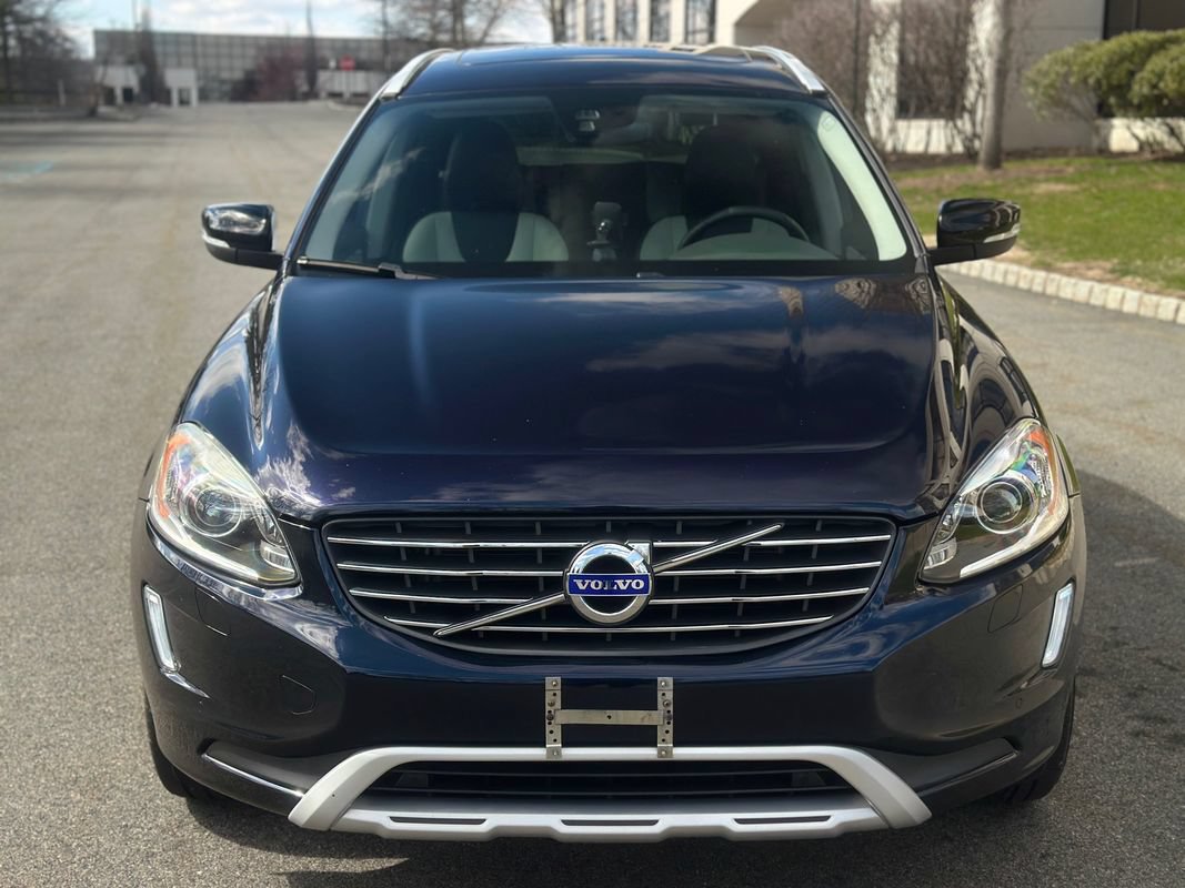 Used 2017 Volvo XC60 T6 Dynamic w/ Preferred Option Package AWD/4WD image 3