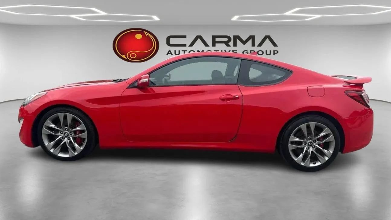 Used 2014 Hyundai Genesis 3.8 RWD image 2