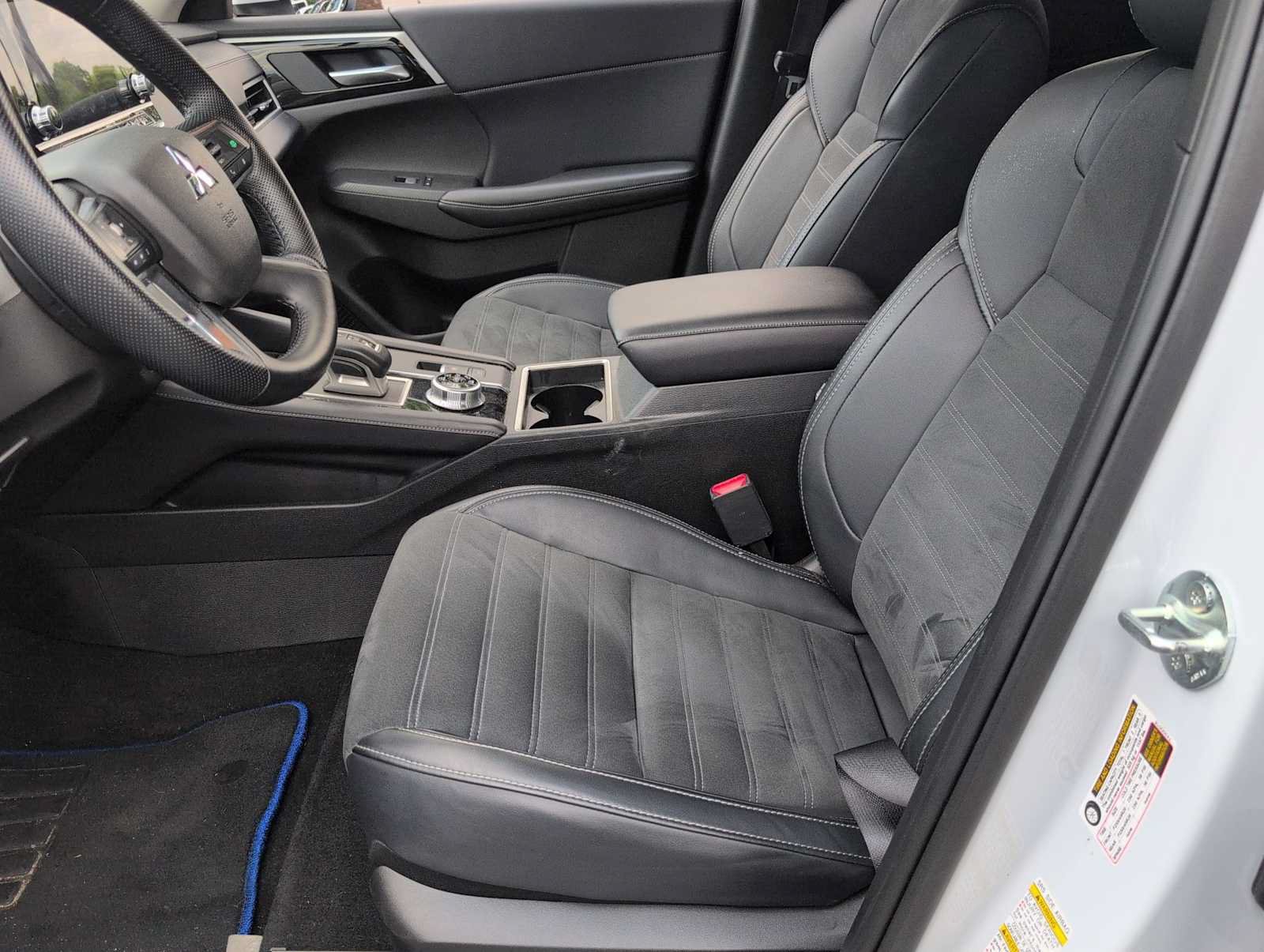 Used 2024 Mitsubishi Outlander SE AWD/4WD image 16